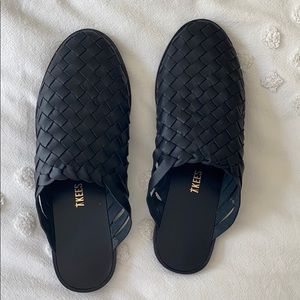 TKEES woven slides